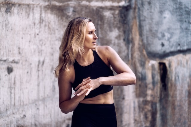 How to Tighten Loose Skin on Arms Naturally With These 10 Proven Tips